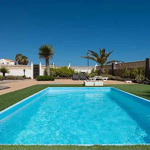 Homeforguest With Pool And Terrace 1 Min From The Apartamento